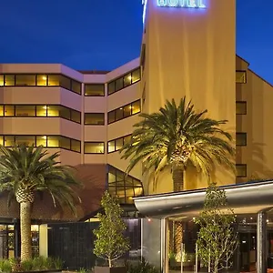 Hotel Lakes, Adelaide